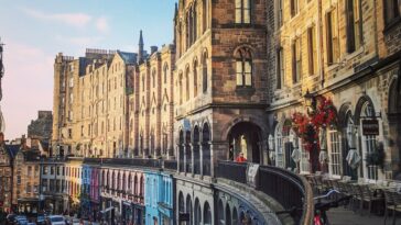 Victoria Street, Edinburgh, UK by Alana Harris via Unsplash