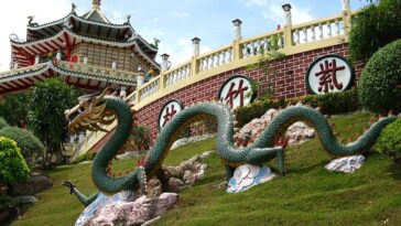 Dragon statue at the Taoist Temple in Cebu by JuanPiso via Wikimedia cc