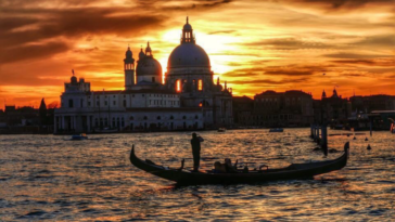 Gondola Punta e Basilica Salute