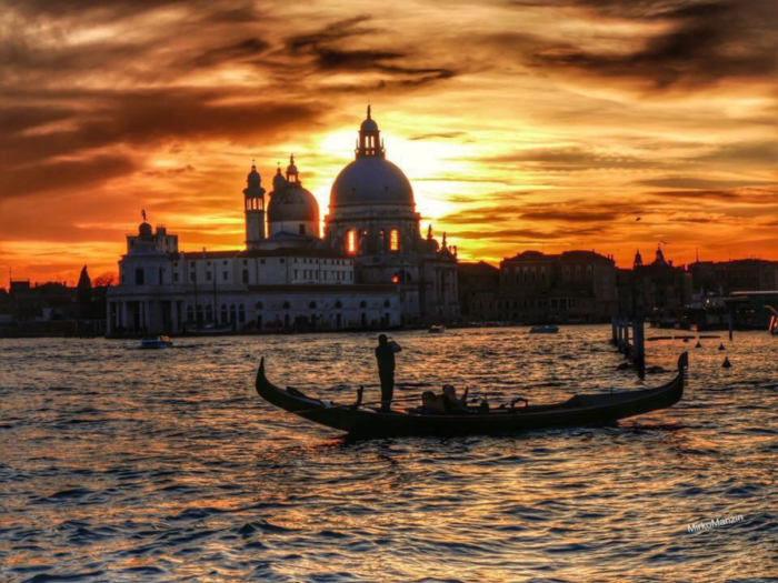 Gondola Punta e Basilica Salute