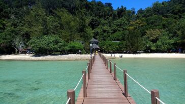 Gaya Island in Tunku Abdul Rahman National Park by Mx Granger via Wikimedia cc