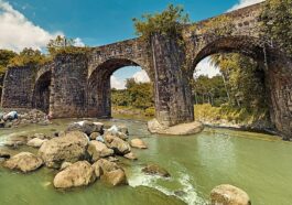 Puente de Malagonlong photo by Marianosayno via Wikipedia CC