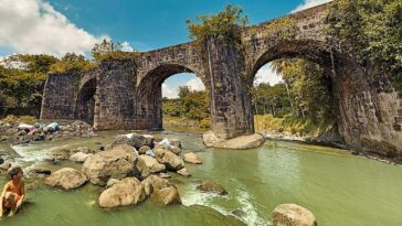 Puente de Malagonlong photo by Marianosayno via Wikipedia CC