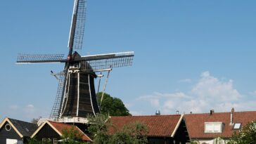 windmill at Hattem by Michielverbeek via Wikimedia cc