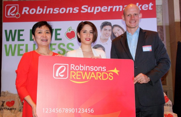 Robinsons Retail president Robina Gokongwei-Pe, Jessy Mendiola, Chevron Philippines country chair Peter Morris (Photo courtes of PNA's Ben Briones)