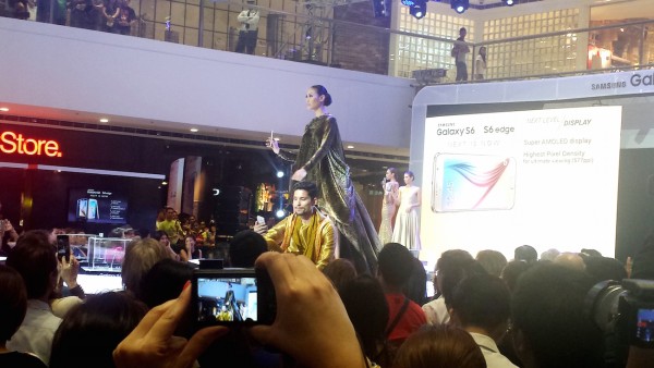 Strike a pose with Samsung Galaxy S6 and S6 Edge