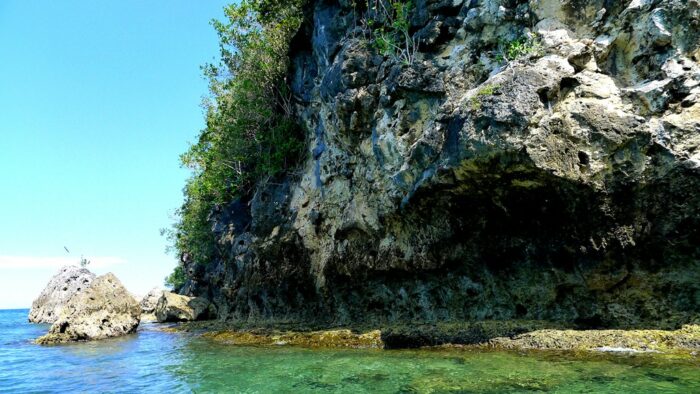 Boulders right side of the river mouth