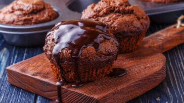 Chocolate muffins with chocolate syrup