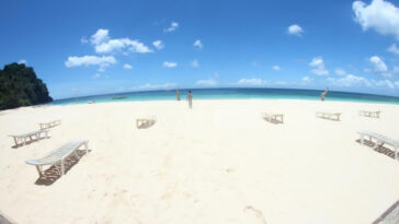 White Sand Beach at Isla Hinugtan