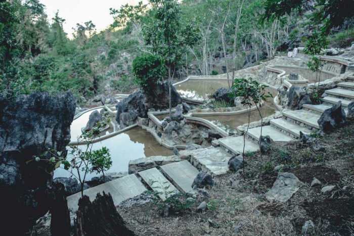 The muddy color isn’t from mud but comes from the flooring. Photo from www.masungigeoreserve.com