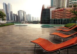 Manhattan Hotel Poolside