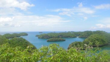 A view of the Hundred Islands from the viewpoint at Governor's Island