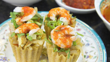 Nyonya Peranakan Kueh Pie Tee with Prawns and Chili Paste