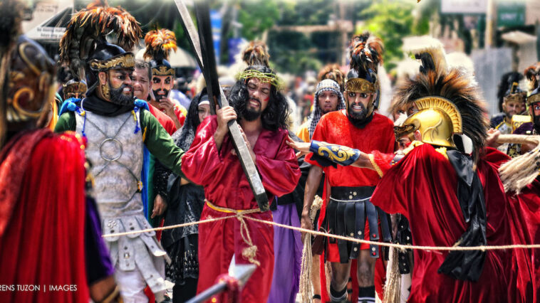 Moriones Passion of the Christ parade photo by Renz Tuzon