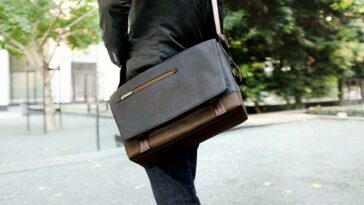 Moshi Aerio Messenger Bag