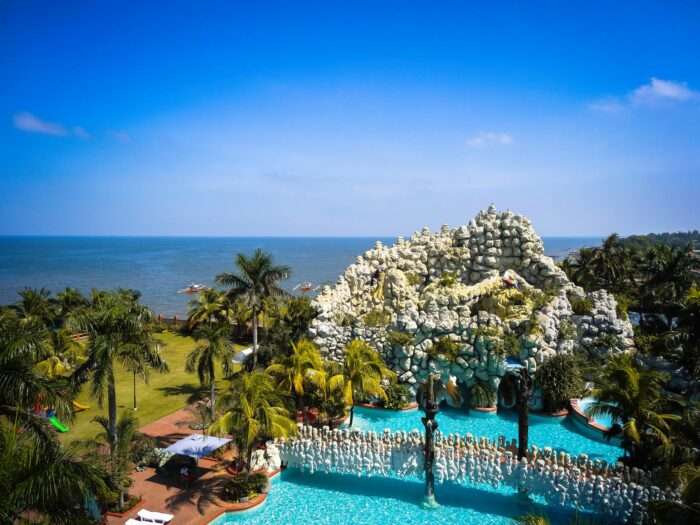 Tanza Oasis Hotel And Resort