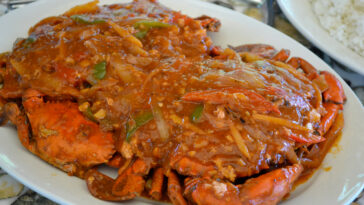 Huge crabs in rich chili sauce… Mmmmm…