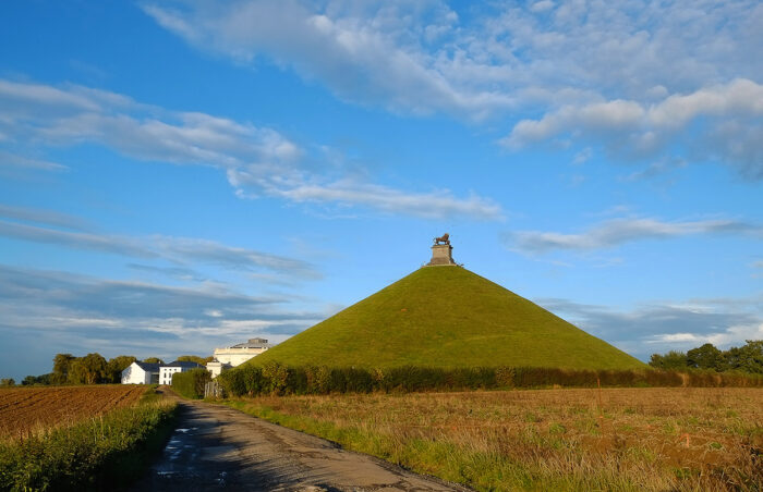 We walked around this lonely road to see the quiet countryside and feel the ambiance of the place.
