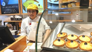 Pablo Cheesecake Staff taking Take-out orders