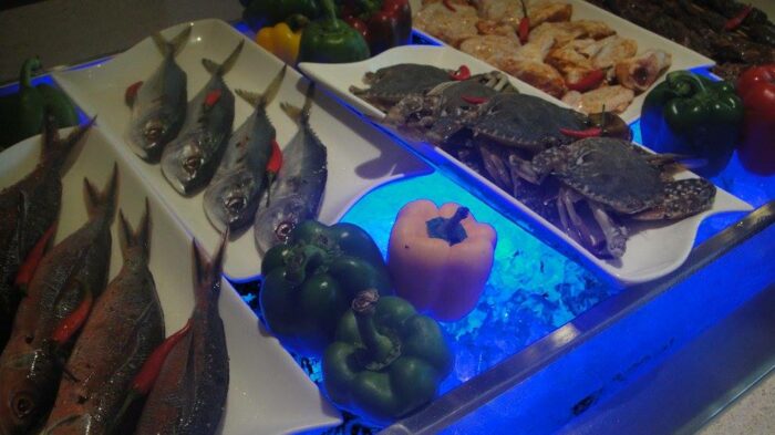 Grill Station where so many seafoods are waiting to be cooked