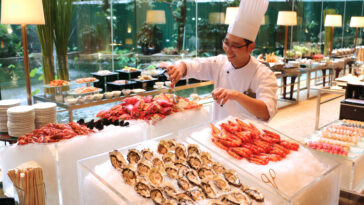 The freshest seafood – oysters, prawns, crabs and more – on the Seafood Buffet Dinner at Lobby Lounge