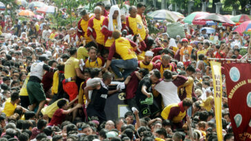 Devotees need to swim and climb to the sea of people to touch or kiss the statue of the Black Nazarene on Monday (Jan. 9, 2017) during the "Traslacion" at Liwasang Bonifacio former Plaza Lawton in Manila. (PNA photo by Oliver Marquez) lgi/fom