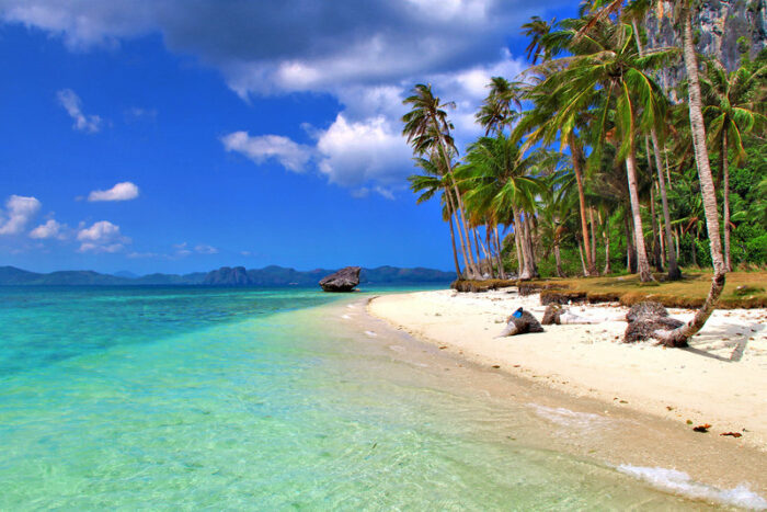 Pinagbuyutan Island photo by JustOneWayTicket.com