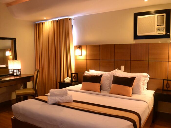 Pinnacle Hotel and Suites