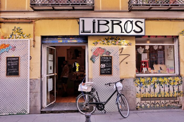 A coffee shop in Madrid called Libros