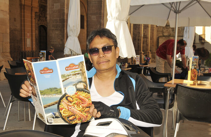 It was a choice between the usual pilgrim’s meal or mouthwatering shrimp paella for lunch.