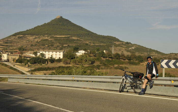 This hill in Villamayor de Monjardin with a castle at the top is a long, hard climb that I didn’t attempt!