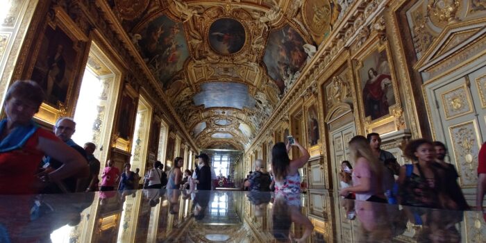 A Hall with golden ceiling