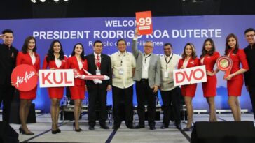 (5th from left) AirAsia Philippines CEO Captain Dexter Comendador, Ambassador Alfredo Yao, DTI Secretary Ramon Lopez, AirAsia Group CEO Tony Fernandes