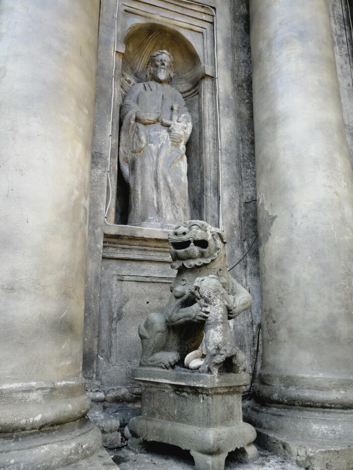 Granite sculptures of lions donated by Chinese community