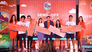 (L-R) Cabin Crew, Paolo Garrido, Ray Baguilat, Beatrice Paragas, AirAsia Philippines CEO Capt. Dexter Comendador, Cara Durano, Jaip Saluba and Cabin Crew