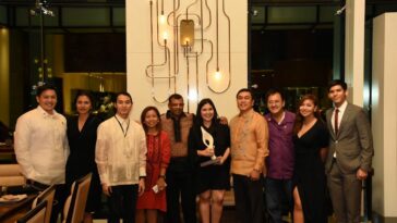 Team AirAsia PH and Indonesia after receiving the 2017 Asean Business Award for tourism.