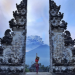 Selfie while Volcano in Bali is errupting [Image Credit: karina.kapris/Instagram]