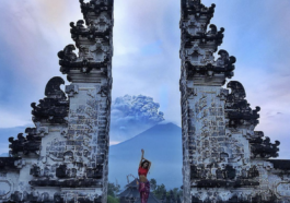 Selfie while Volcano in Bali is errupting [Image Credit: karina.kapris/Instagram]