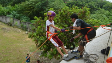 doing wall rappelling