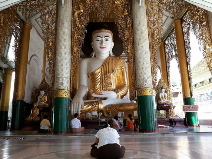 A huge pagoda in Shwedagon Pagoda