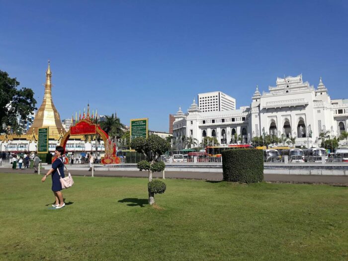 A view of Sule Pagoda and Yangon City Hall from Maha Bandoola Park