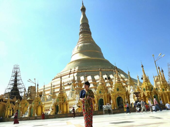 Pose and smile at the majestic Shwedagon Pagoda