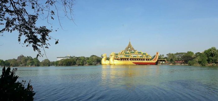 Take a break at Kandawgyi Park. Eat and enjoy this view.