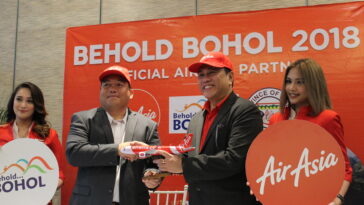 Photo op of Provincial Administrator Alfonso Damalerio representing the Bohol Provincial Governor Edgar Chatto, and AirAsia CEO Captain Dexter Comendador