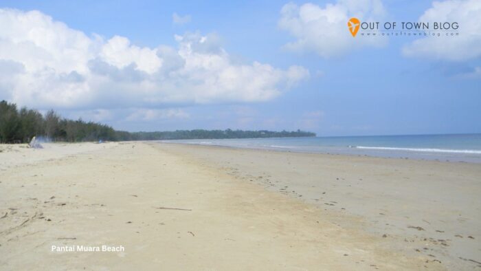 Pantai Muara Beach by Lucas Migliorelli via Wikimedia Commons