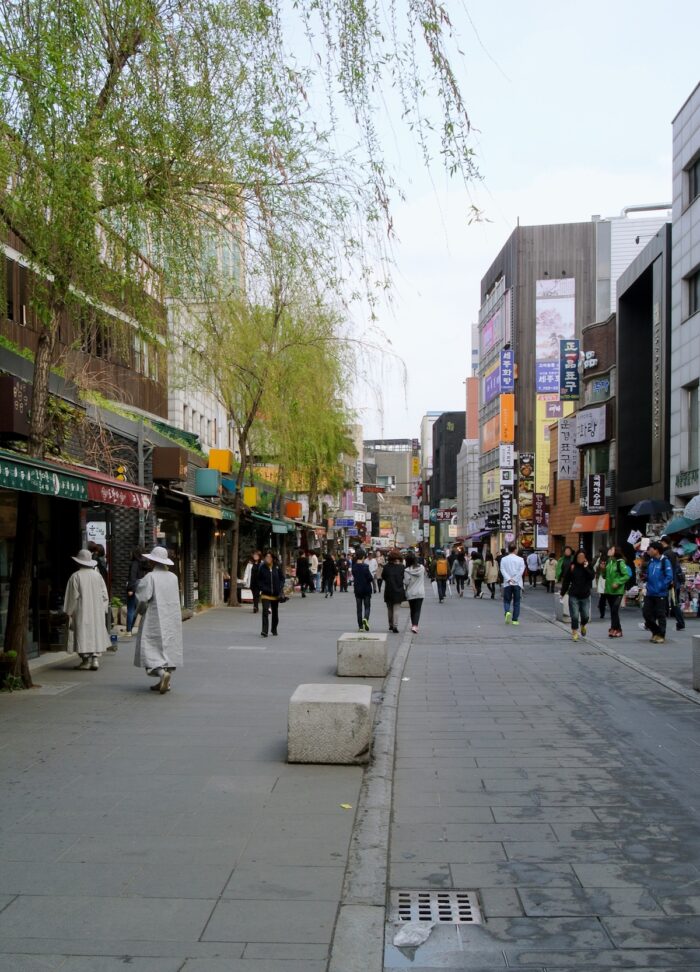 Insa-dong by Adbar via Wikipedia CC