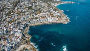 Visiting Cape Town photo by Finding Dan- Dan Grinwis via Unsplash