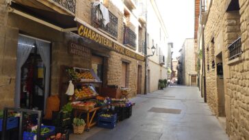 Narrow pedestrian-only streets inside the walls