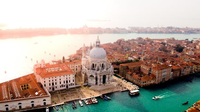 Venice Travel Guide Blog photo by Candre Mandawe via Unsplash