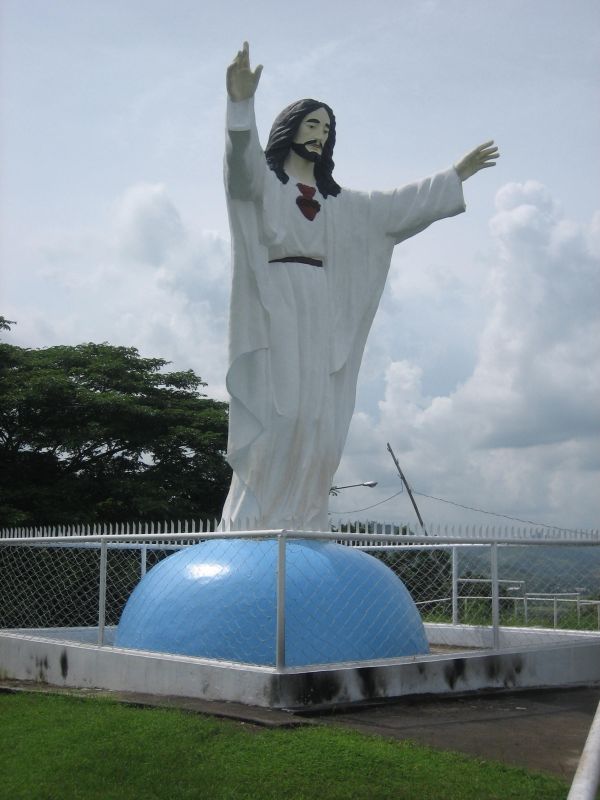 Calvary Hill in Tacloban by Henk van Kampen via Flickr CC